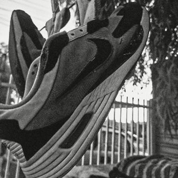 Nikes Desgastados (Instrumental) by C-Nela