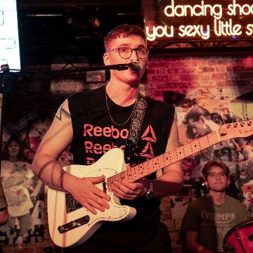 Easy [Bedroom Demo] by Archie Baker